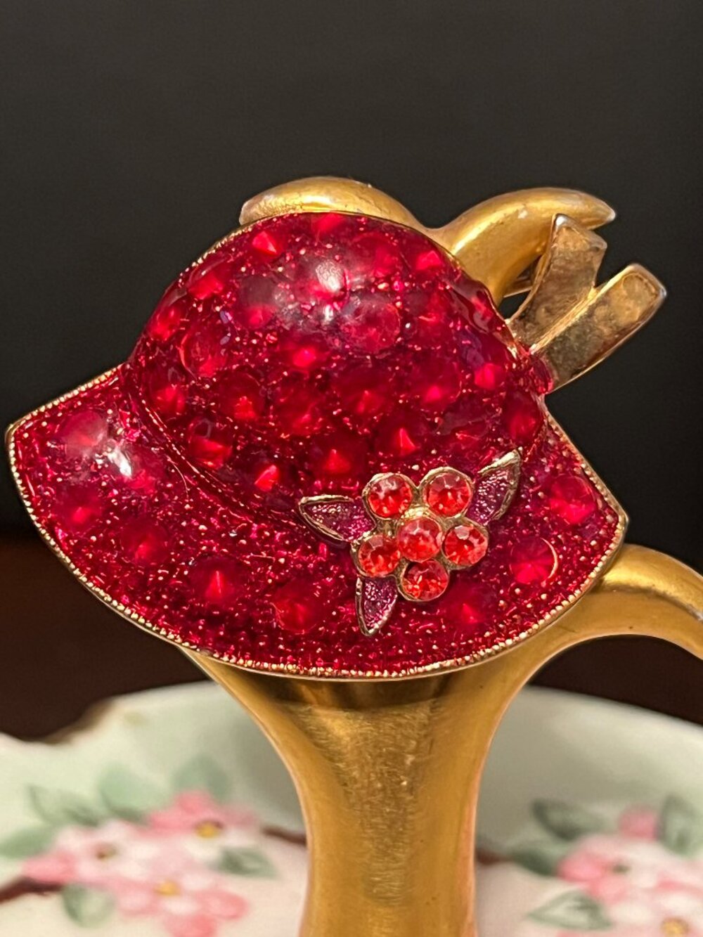 Goldplated Red Hat Enamel Brooch Pin (231)